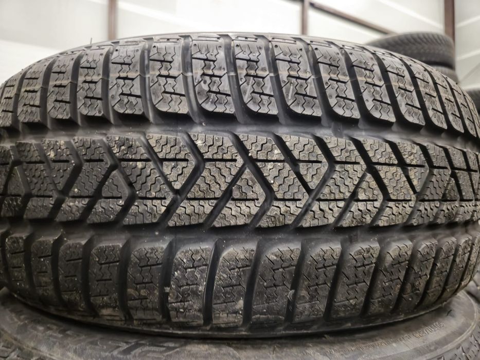 4 anvelope iarna noi Pirelli 215 55 17