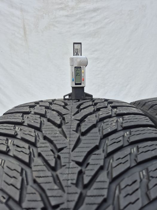 2бр 255 35 20 Nokian зимни 23г