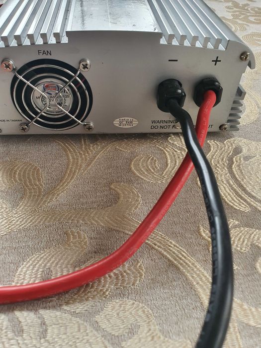 Invertor de la 12V  baterie la 230V , 1000W