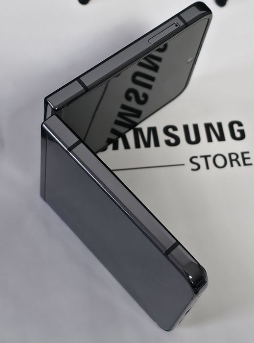КАТО НОВ 256GB Samsung Z Flip 5 Гаранция Experience Store '25 Graphite