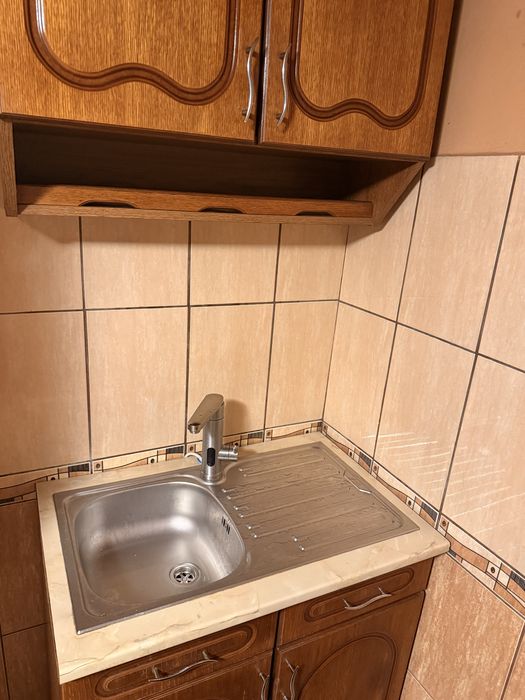 Mobila Bucatarie + Coltar tapitat din lemn, Masa extensibila si 2 Scaune Tapitate