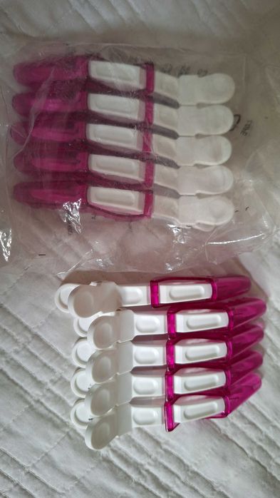 Зажимы-аллигаторы для укладки волос.