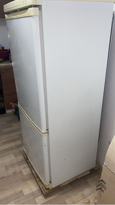 Холодильник …….,.