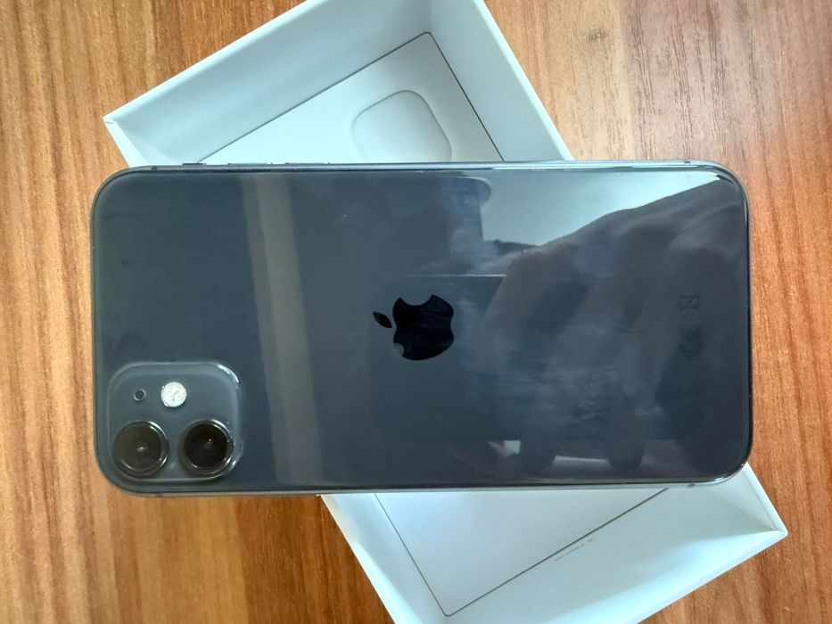iPhone 11  64 GB