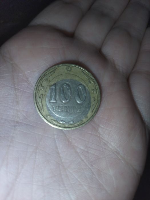 Продам монету заводской брак.