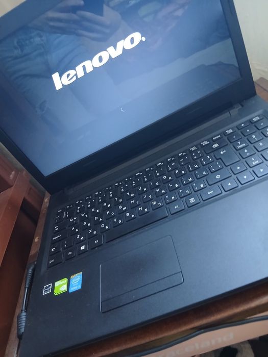 Продавам лаптоп Lenovo.   Може и лек коментар на цената.