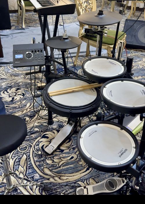 Roland 17 KV sotiladi Hammayoq Ishlidi Zvuklar Terilgan Tayyor