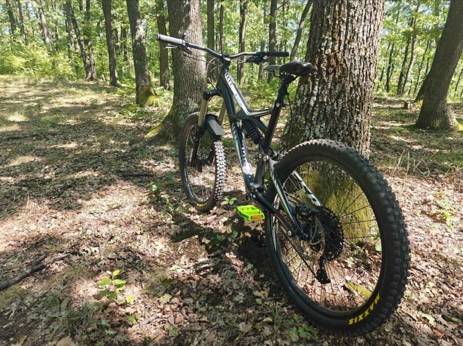 Vand/Schimb bicicleta Specialized Enduro Evo bine intretinuta