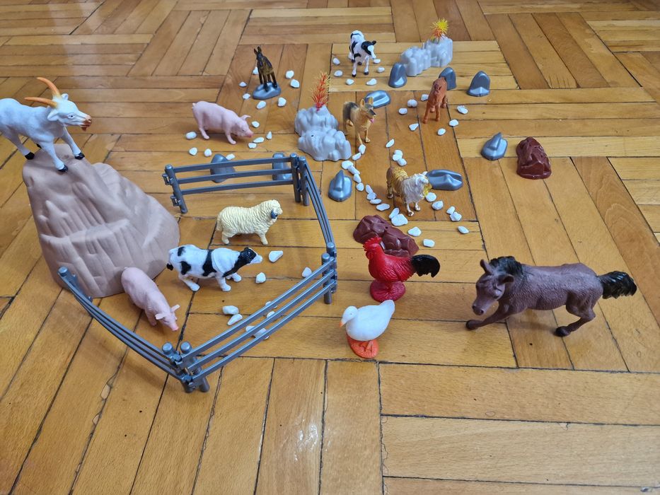 Figurine din plastic animale domestice și decor