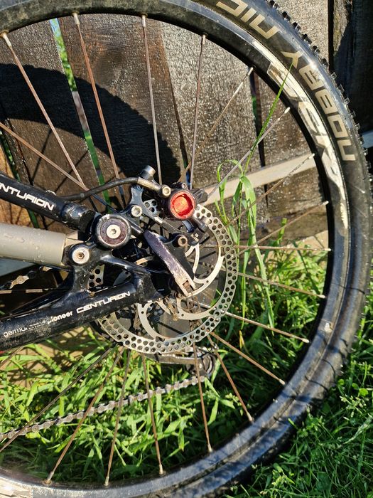 Vând bicicletă full suspension
