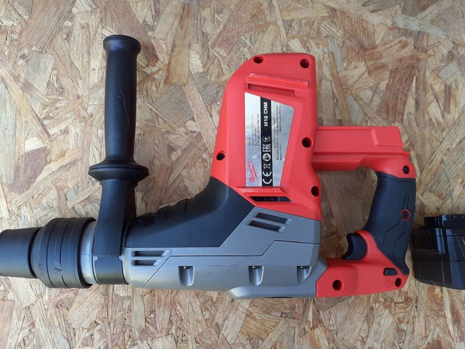 Milwaukee rotopercutor pe acumulatori