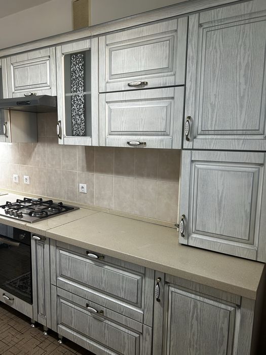 Продам хороший кухонный гарнитур