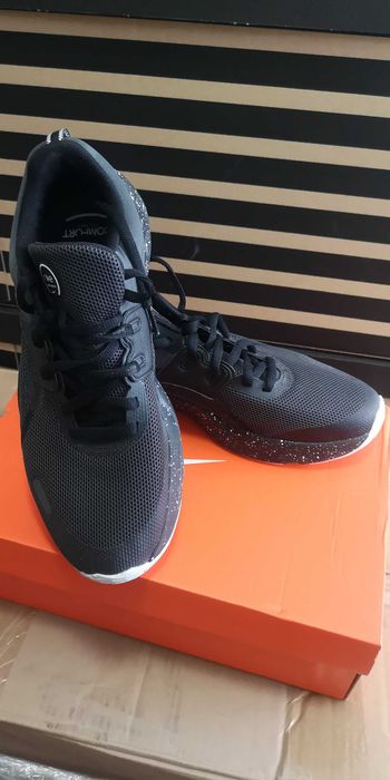 Adidasi Nike Renew Retaliation TR3 - 45