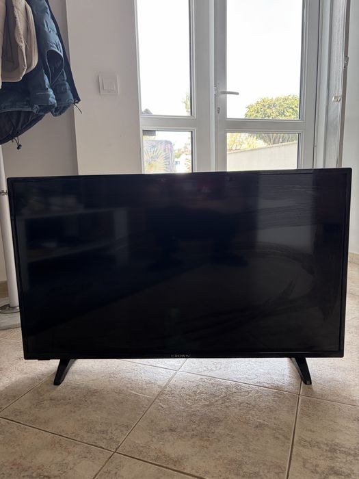 Телевизор Crown 40 инча