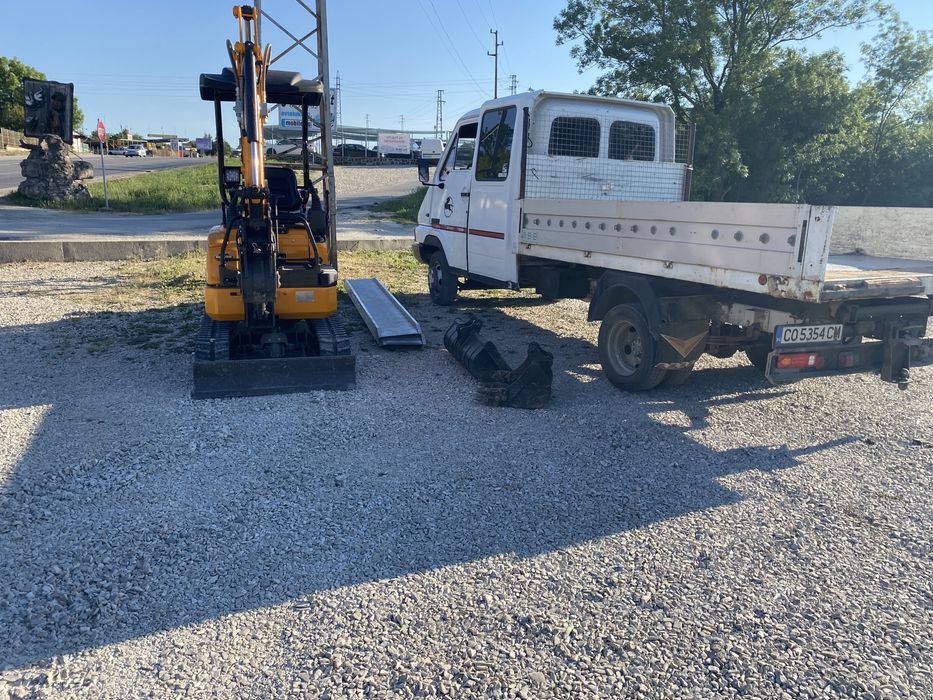 Услуги с мини багер, бобкат, самосвал и автовишка.