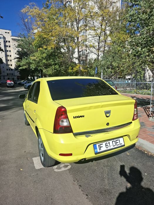 Vând Dacia Logan
