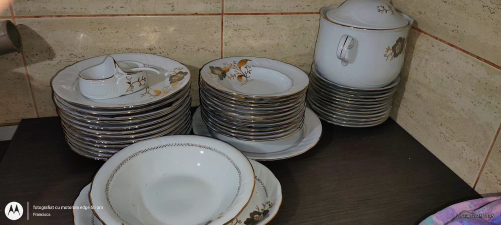 Serviciu de masă din portelann