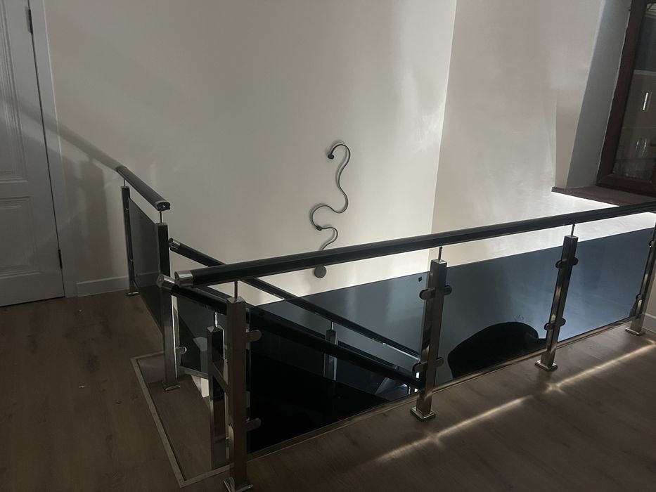 Перила из нержавеющей стали.