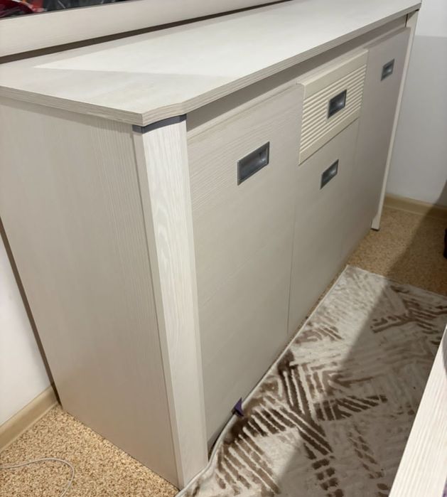 Продам комод и две тумбочки