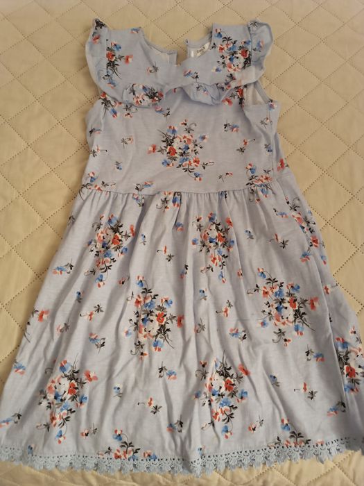 Vând rochițe fetițe 4-6 ani