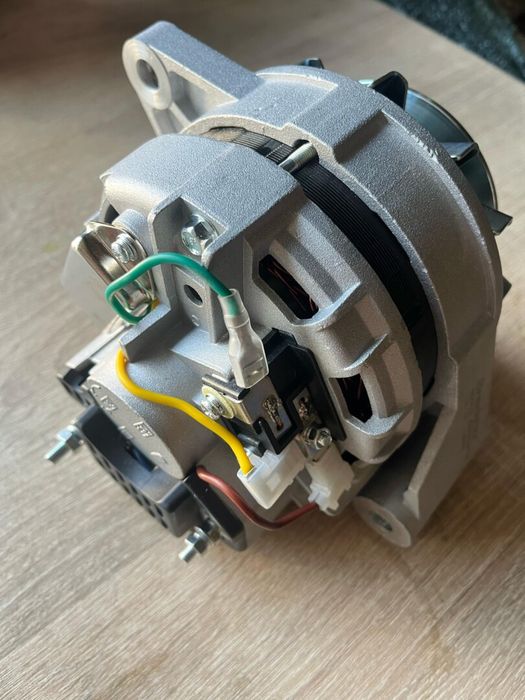 Alternator cu releu incorporat 12V/36A UTB U-650