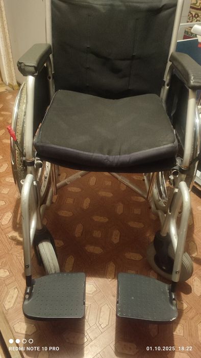 Продам б/у инвалидную коляску