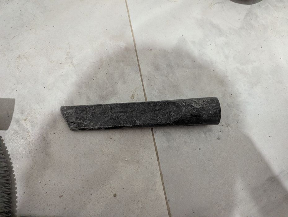 Шланг от пылесоса и три насадки