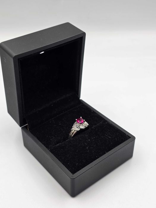 Inel Aur 18K cu Rubin si Diamante