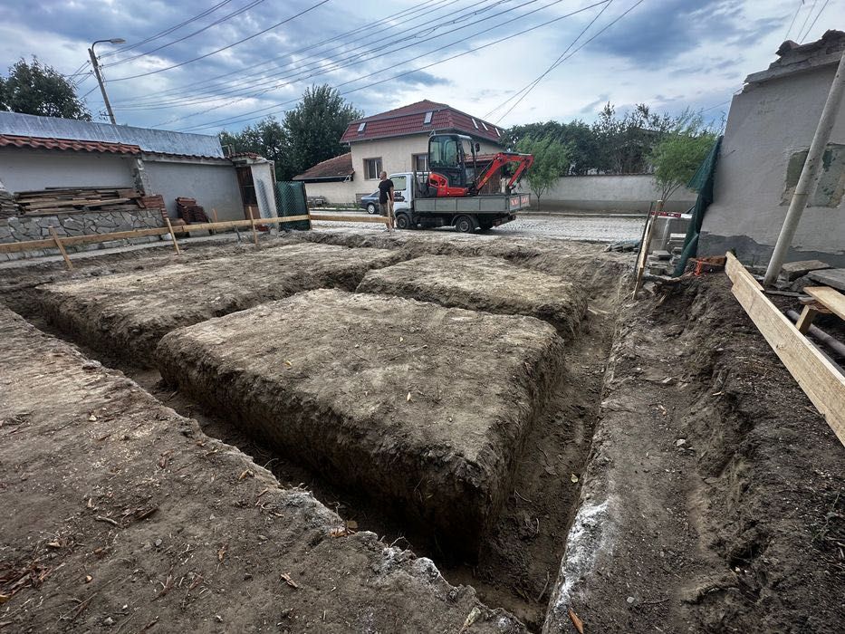 Услуги с комбиниран багер и мини багери
