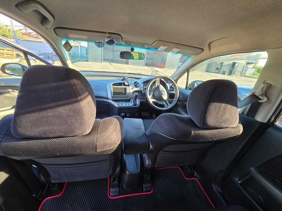 Honda Stream (Минивен 7 мест)