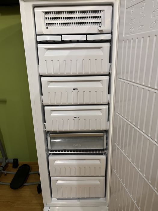 Продам морозильник