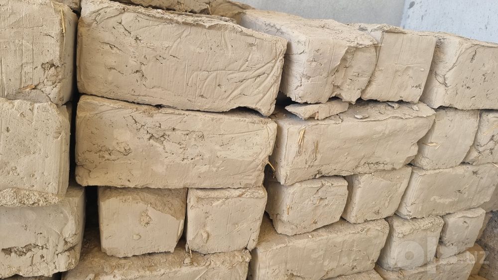 Loy blok sotiladi 220 dona narxi 2,500 soʻm
