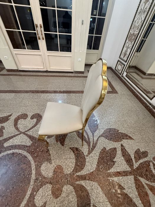 Kafe va restoranlar uchun stullar