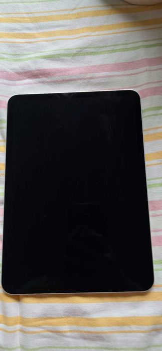 Продавам iPad Pro 11" 256GB (5-то поколение) + Apple Pencil Pro и зарядно