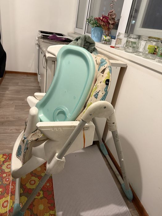 Кухонный шкаф,стульчики для детей