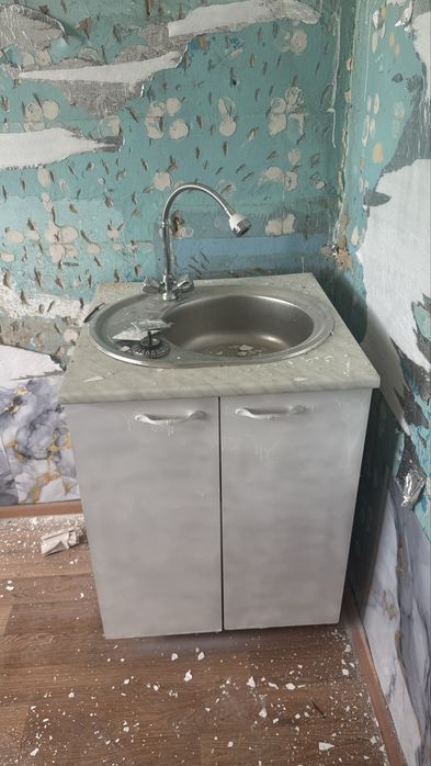 продам шкаф с раковиной  самовывоз