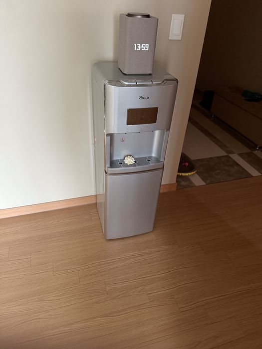 Диспенсер серый