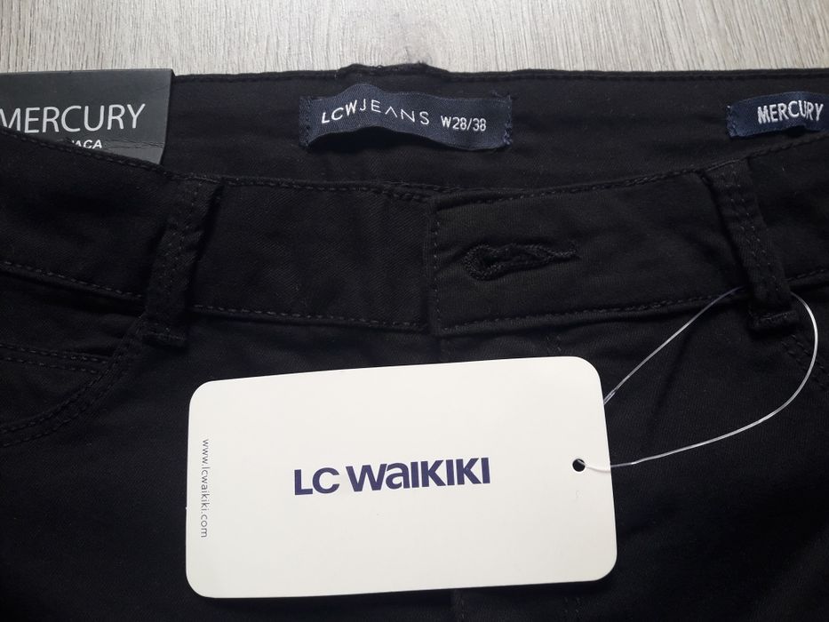 Дънки и черен панталон от LC WAIKIKI
