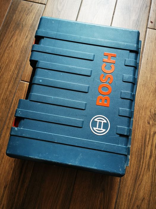 Cutii Bosch și Dewalt nefolosite.