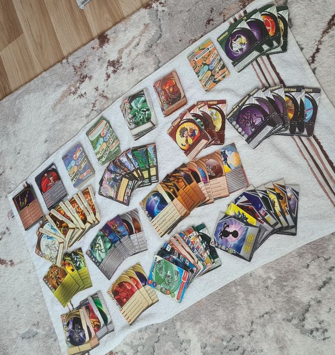 Бакуган играчки и карти