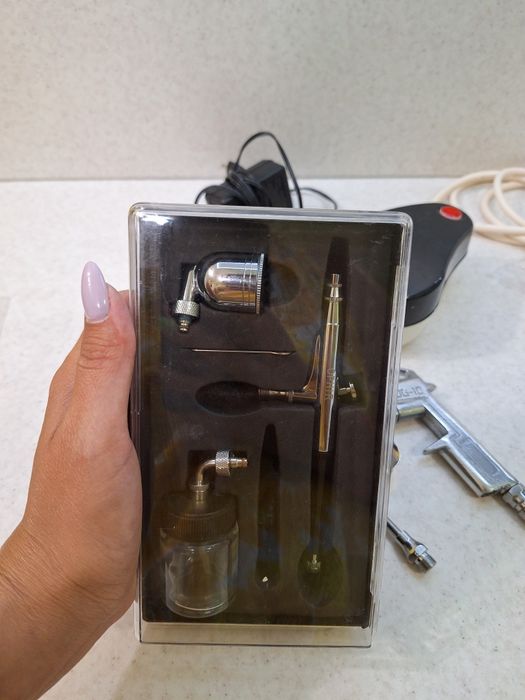 Продавам четка за въздушно боядисване