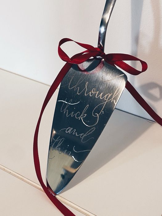 Cuțit pentru tort nuntă gravat manual