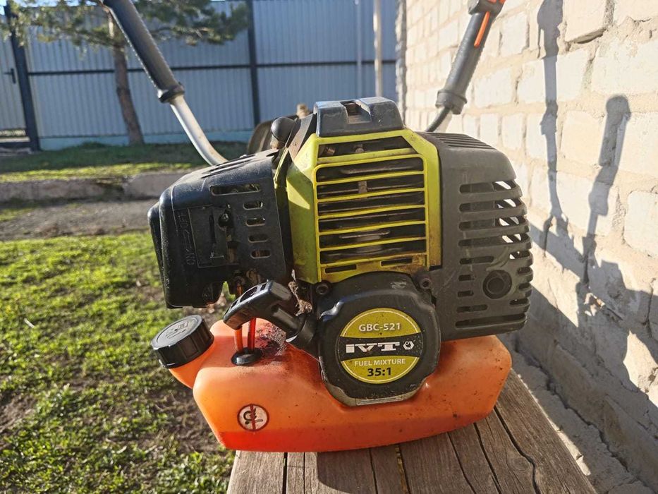 Продам Триммер бензиновый.