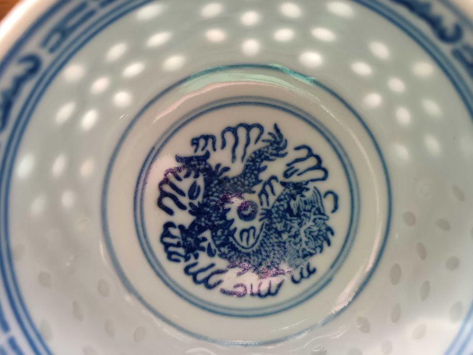 Сервиз столово-чайный  на 12 персон в технике "рисовые зерна".