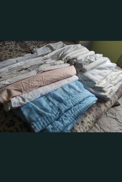 Invelitorie de pat, fețe de pat, cearșafuri și diferite huse de plapume.