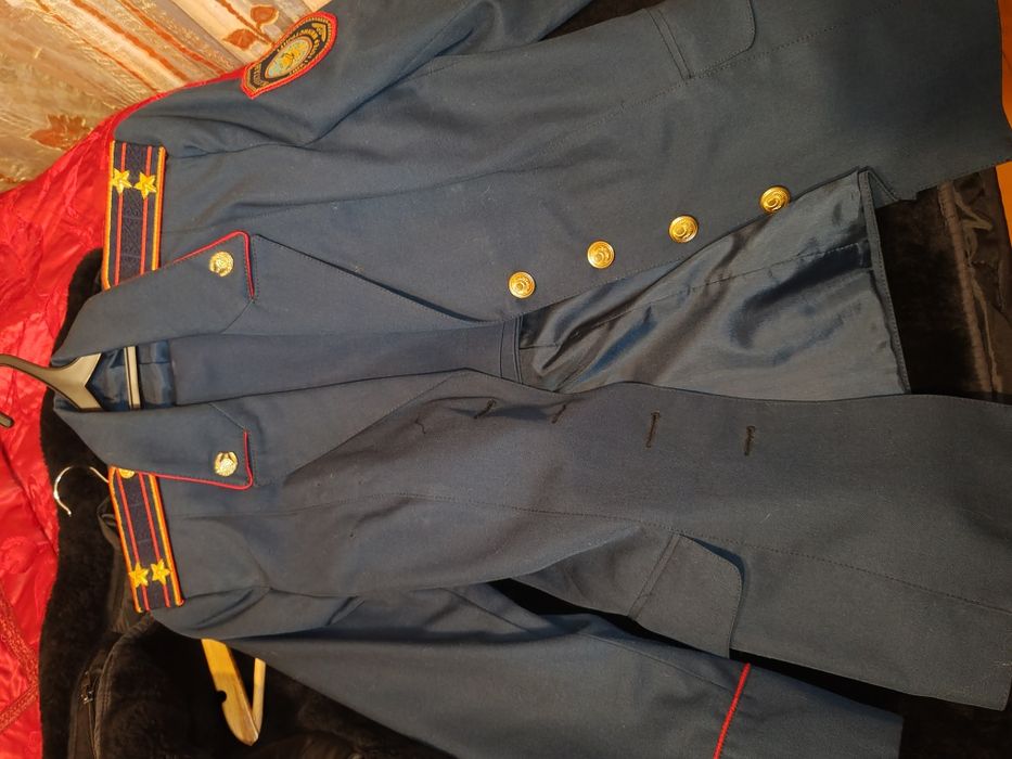 Продам бушлат и форменное обмундирование