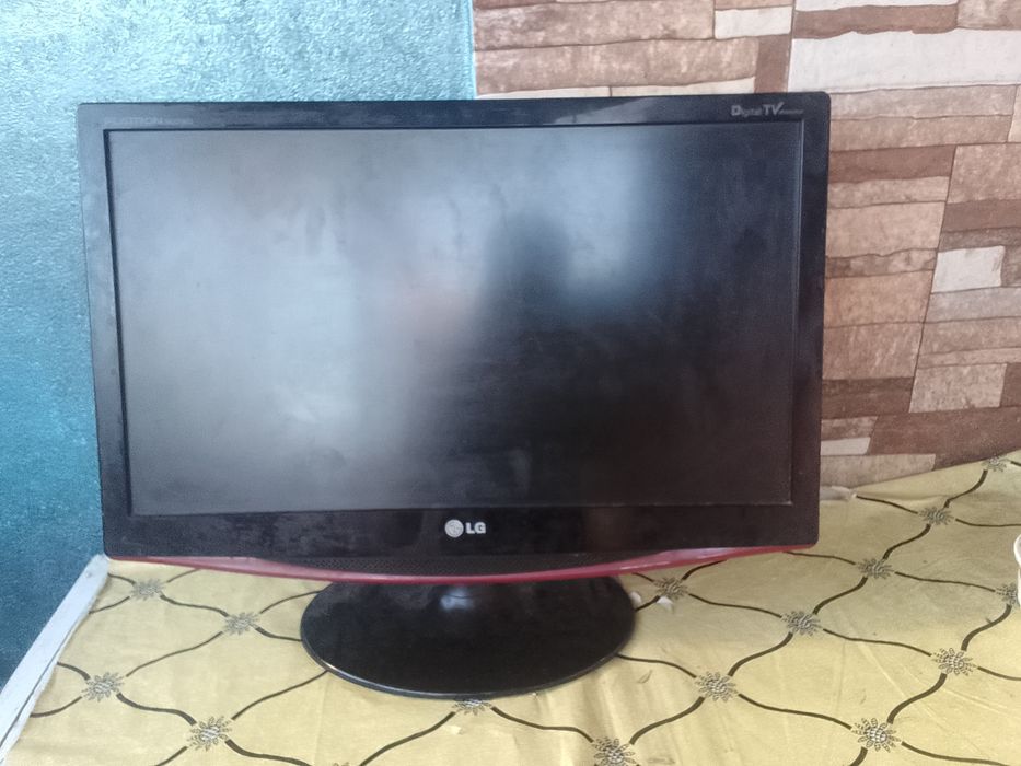 Monitor TV 22. Este într-o stare prea buna pt poza asta