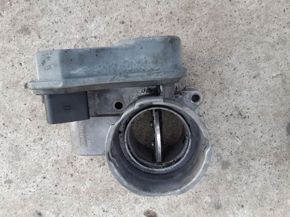 Clapeta accelerație / EGR vw passat b6 2.0 TDI 170 CP cod motor BMR
