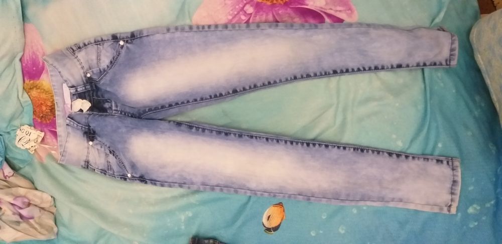 Продаются новые джинсы на девочек