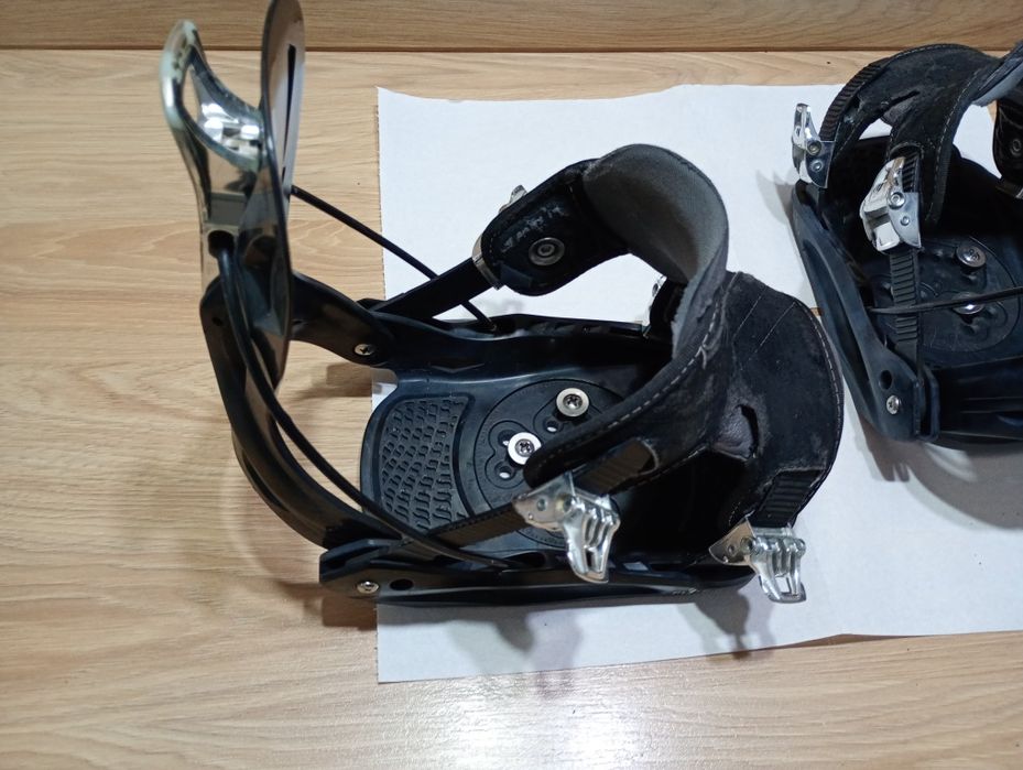 Vând legături snowboard mărime L